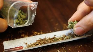 Bei Erwachsenen ist Cannabis insgesamt die am häufigsten konsumierte illegale Substanz. Schätzungen gehen von rund 3,1 Millionen erwachsenen Cannabiskonsumenten in Deutschland aus. Foto: dpa