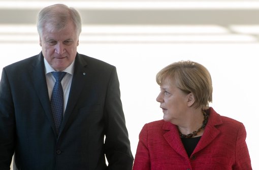 Es sehe so aus, dass das Verhältnis zwischen CSU und CDU „im Moment wieder intakt“ sei, sagte CSU-Chef Horst Seehofer nach dem Treffen der Unionsspitzen in Potsdam. Foto: dpa