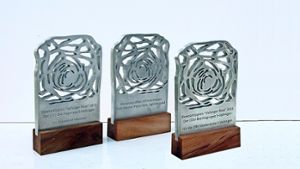Im Jahr 2015 gingen drei Vaihinger Rosen an drei Gewinner. Foto: Archiv