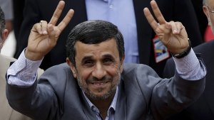 Tritt nach acht Jahren ab: Ahmadinedschad Foto: dpa