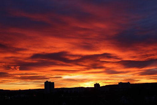 Aussicht vom Stuttgarter Pressehaus: Zur Wintersonnenwende verabschiedet sich die Sonne nochmal spektakulär Foto: Kneißler