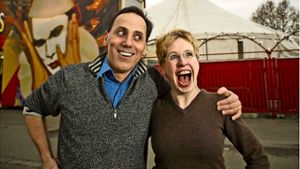 Scott Nelson ist Magier und Komiker in einer Person, seine Partnerin Muriel Brugman nicht nur Assistentin. Foto: Lichtgut/Max Kovalenko