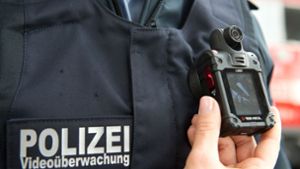 Die Körperkamera kann zur Deeskalation beitragen, findet die Polizei. Foto: picture alliance / dpa/Bernd Weißbrod