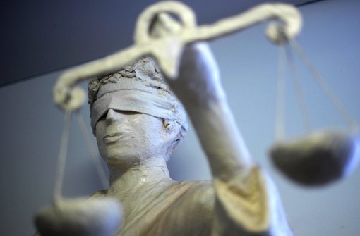 Das Amtsgericht Ludwigsburg hat zwei Männer wegen Geldfälschung und Betrugs zu Freiheitsstrafen auf Bewährung verurteilt. Foto: dpa