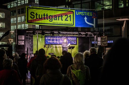 Seit mehr als zehn Jahren demonstrieren die Gegner von Stuttgart 21 jeden Montag gegen das Großprojekt. Foto: Lichtgut/Julian Rettig