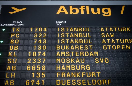 Planmäßige Abflüge: Nach den Bombenanschlägen am Flughafen Atatürk in Istanbul fiel  am Mittwoch  nur ein Flug aus. Foto: Lichtgut/Achim Zweygarth