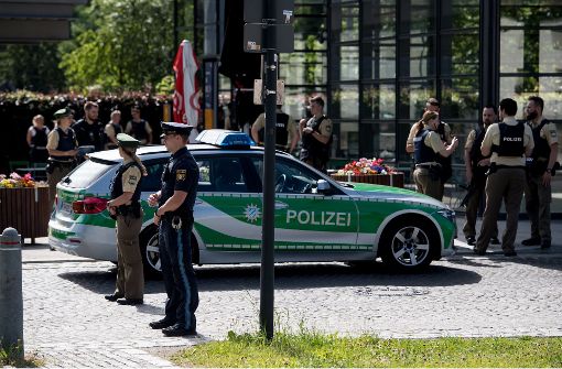 Die Polizei München bangt um das Leben einer Kollegin. Foto: dpa