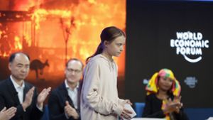 Aktivistin Greta Thunberg forderte in Davos von Unternehmen, ihren CO2-Ausstoß auf null zu senken. Foto: AP/Michael Probst (2)/Evan Vucci