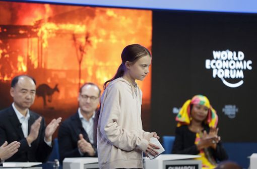 Aktivistin Greta Thunberg forderte in Davos von Unternehmen, ihren CO2-Ausstoß auf null zu senken. Foto: AP/Michael Probst (2)/Evan Vucci