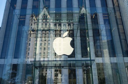 Das Apple-Logo in Fifth Avenue in New York. Apple will ins Streaming-Geschäft eingreifen. (Symbolfoto) Foto: AFP