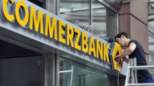 Eine technische Panne sorgte am Samstag dafür, dass viele Commerzbank-Kunden ihre Geldkarten nicht Foto: dpa