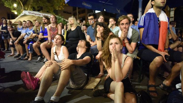 Tränen bei Frankreichs Fans auf dem Wilhelmsplatz