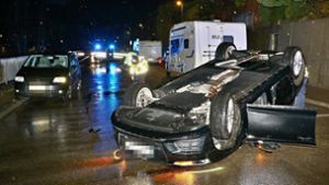 Audi landet nach Kollision auf dem Dach – Polizei sucht Zeugen