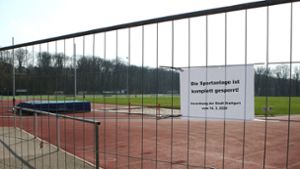 So wie dieser Platz  des MTV Stuttgart waren viele Sportanlagen coronabedingt seit Mitte März für den Trainings- und Spielbetrieb gesperrt. Foto: Pressefoto Baumann/Alexander Keppler