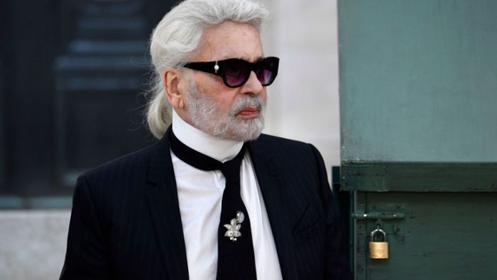 Modezar fehlt bei Chanel-Modenschauen in Paris