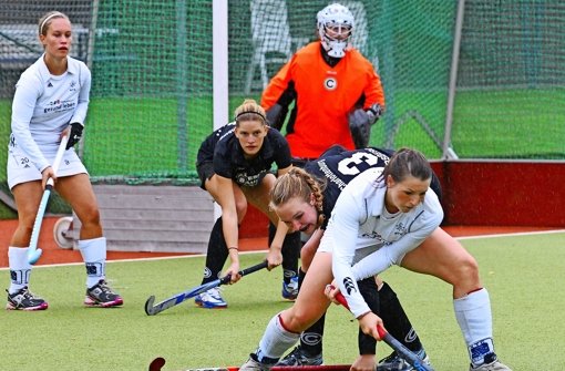Sabine Knüpfer (vorne) spielt in der U 21-Nationalmannschaft. Foto: Günter Bergmann