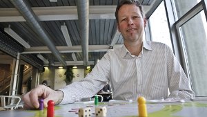 Alfons Haas hat ein Brettspiel rund um die Energiewende entwickelt. Foto: Peter Petsch