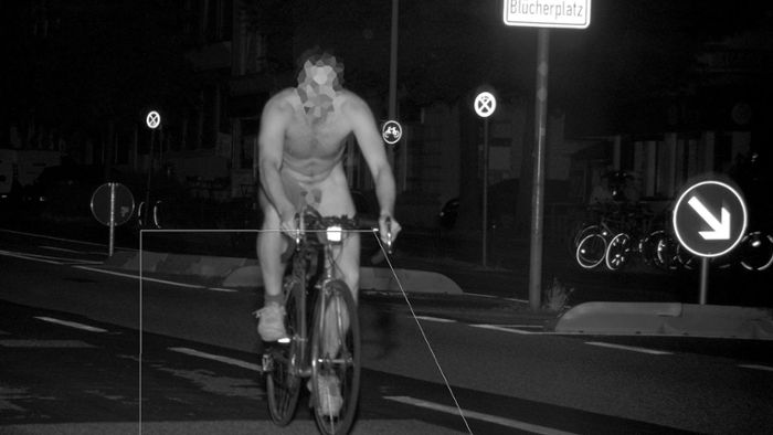 Zu schnell unterwegs – nackter Radfahrer geblitzt