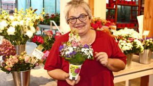 Margrit Günther von der Blumenscheuer: Der Laden beteiligt sich am 27. Juni am Lonely Bouquet Day. Foto: Caroline Holowiecki