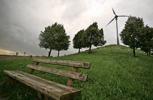 Auf dem Grünen Heiner an der A 81 steht seit 1999 ein Windrad, in den nächsten Jahren könnten auf dem Tauschwald südlich von Stuttgart-Weilimdorf Foto: Max Kovalenko