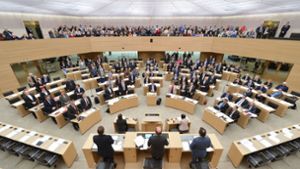 Die Landtagsfraktionen stoppen die umstrittene Neuregelung der Abgeordnetenpensionen. Foto: dpa