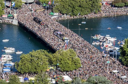 Eine riesige Menschenmenge hat sich am Samstag durch Zürich gewälzt Foto: KEYSTONE