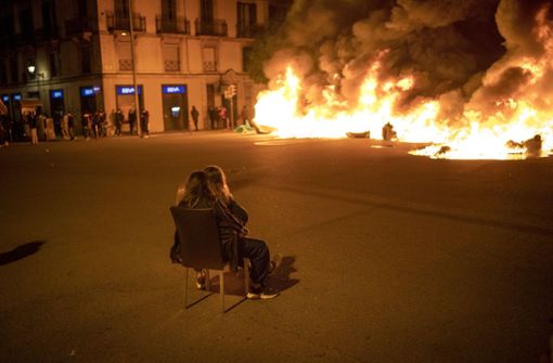 Die Proteste gegen die Inhaftierung eines Musikers, der in Spanien gegen Königshaus, Korruption und konservative Politiker rappte, reißen nicht ab. Foto: dpa/Emilio Morenatti