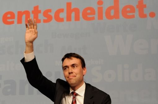 Der neue und alte SPD-Landesvorsitzende Nils Schmid beim Landesparteitag in Offenburg Foto: dapd