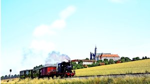Die Dampflok Liesele vor dem Kloster Neresheim ist ein beliebtes Fotomotiv. Foto: Cyris