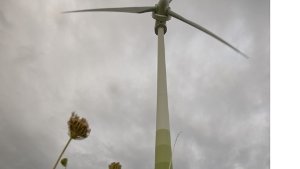 Das Windrad auf dem Grünen Heiner steht bisher in Sachen Energiewende in Stuttgart allein.  Foto: Lichtgut/Max Kovalenko