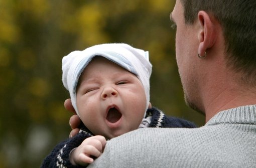 Immer mehr Väter wollen Zeit mit ihren neu geborenen Kindern verbringen. Foto: dpa