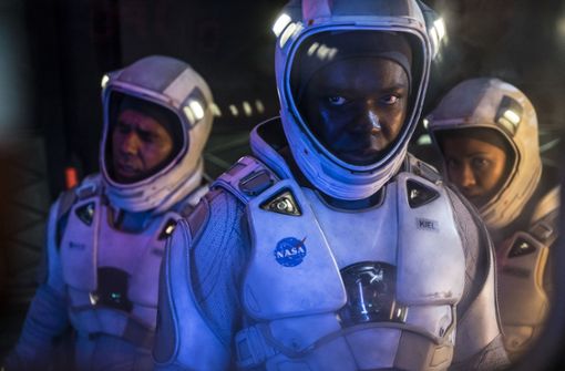 Das Personal der Raumstation in „The Cloverfield Paradox“ hat entschieden mehr Probleme als Lösungen: von links John Ortiz, David Oyelowo und Gugu Mbatha-Raw. Foto: Scott Garfield/Netflix