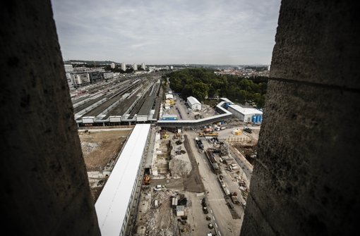 Blick vom Stuttgarter Bahnhofsturm auf die Baustelle und die Bahnsteige Foto: Leif Piechowski