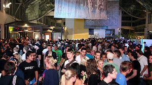 Ein Besucher hat das Gedränge vor den Clubs beimDay and Night Festival im Bosch-Areal am Samstagabend fotografiert. Foto: Rothe