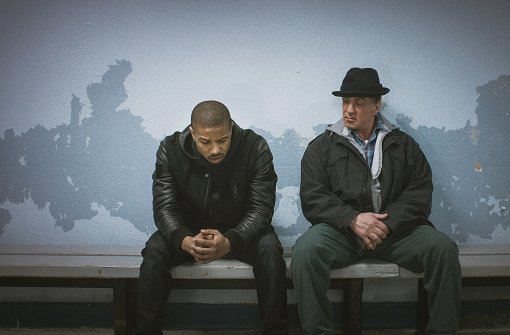 Sylvester Stallone mit Michael B. Jordan (links) in „Creed – Rocky’s Legacy“ Foto: Warner Bros. Pictures