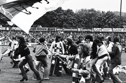 Auch beim Bundesligaaufstieg 1977 in Trier feierte Peter Zimmermann schon mit dem VfB. Foto: Baumann