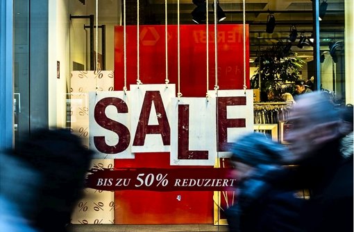 Im Preis reduzierte Ware lockt Kunden ins Stuttgarter Stadtzentrum  Foto: Lichtgut/Max Kovalenko