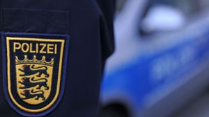 Die Polizei sucht nach fünf Männern, die einen 34-Jährigen in Stuttgart überfallen haben (Symbolbild). Foto: dpa / Patrick Seege/Patrick Seeger