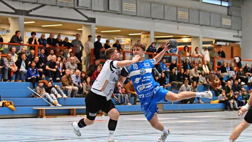 Lasse Siebel markiert fünf Treffer für die Handballer des TSV Schmiden beim 41:36-Heimsieg gegen die HSG Albstadt. Foto: Maximilian Hamm