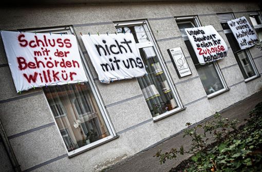 Plakativer Protest am Haus der Senioren in der Nürtinger Europastraße Foto: Ines Rudel