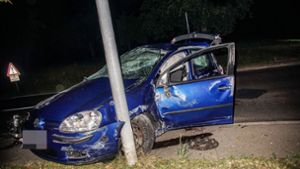 Kontrolle verloren – 18-jähriger Autofahrer schwer verletzt