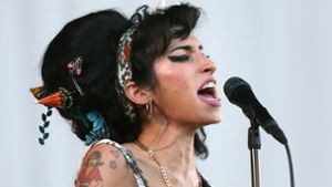 Bei einer Versteigerung in Los Angeles kamen Andenken von Soul-Sängerin Amy Winehouse unter den Hammer. Foto: dpa/Niall Carson