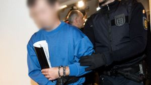 Der Angeklagte steht in Freiburg vor Gericht. Foto: dpa