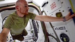 Beim Blick aus dem All macht er sich Sorgen um die Zukunft des Planeten  Erde: der Astronaut Alexander Gerst im Berlinale-Film „Wer wir waren“ Foto: Wer wir waren/ X Verleih