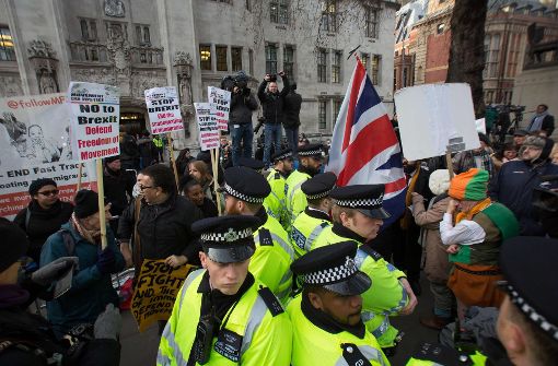 Vor dem Beginn der Verhandlung vor dem Supreme Court protestieren befürworter und Gegner des Brexit vor dem Gerichtsgebäude. Foto: AFP