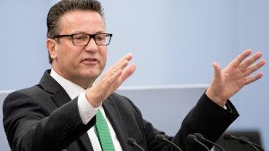 CDU-Fraktionschef Peter Hauk hat sich einer Herz-OP unterzogen. Foto: dpa