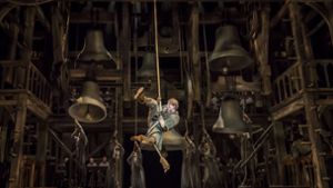 Szene aus dem Musical „Der Glöckner von Notre Dame“, das gerade in Berlin gespielt wird. Foto: Johan Persson/Stage-Press