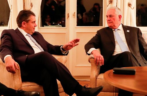 Die Außenminister Gabriel (links) und Tillerson im Gespräch. Foto: Getty