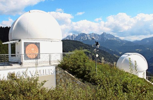 In der Sternwarte Max Valier betrachten jedes Jahr rund 6000 Menschen durch das Spiegelteleskop mit acht Meter Brennweite den Nachthimmel.  Foto: Bisping