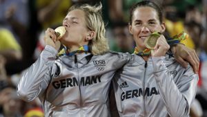 Goldmedaille im Beachvolleyball in Rio de Janeiro: Einen besseren Ort, um Geschichte zu schreiben, hätten sich Laura Ludwig und Kira Walkenhorst nicht aussuchen. Foto: AP